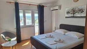 Apartments Donadic I, Caska