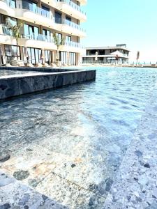 Marina Luxury Apartaments Shengjin, basen, widok