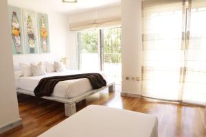Beachside Townhouse in Marbella with Pool
