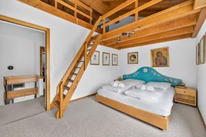 5 bedrooms Family Home near Sankt Moritz