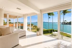 Villa Vivara, Stylish 4BR Villa with Heated Pool