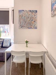 Euston Road - Beach Apartment 7
