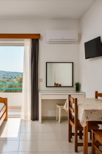 Merryland Studios & Apartments