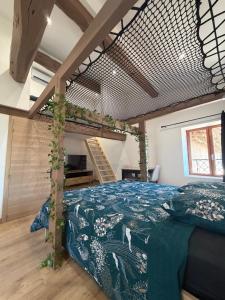 Studio atypique avec filet suspendu & mezzanine