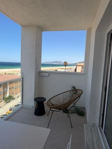 Ático premium & nuevo, Terraza con vistas al Estrecho, 2 habitaciones & parking