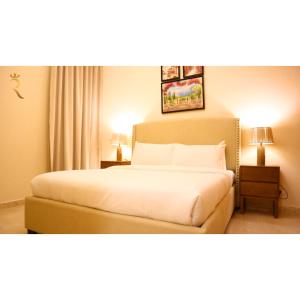 3BR Corniche - Luxury Stay with Sea Views