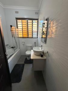 Ethans Place - Elegant 2 Bedroom Apartment with Solar Power