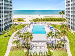 BEACHFRONT -Steps from Sparkling Sand and Surf - Creciente PH13 - Roelens