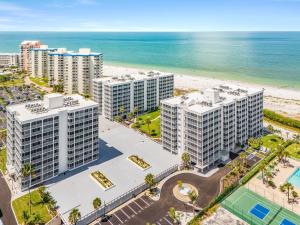 BEACHFRONT -Steps from Sparkling Sand and Surf - Creciente PH13 - Roelens