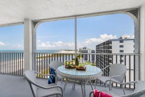 BEACHFRONT -Steps from Sparkling Sand and Surf - Creciente PH13 - Roelens