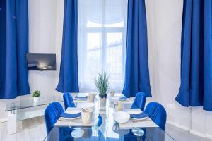 Very Central - Comfy - Design Studio