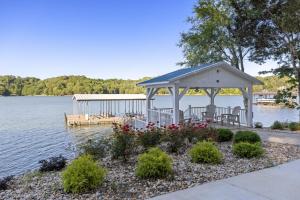 Lake Mansion On The Hill wPanoramic Views & Dock