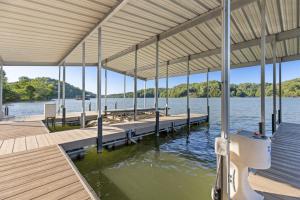 Lake Mansion On The Hill wPanoramic Views & Dock