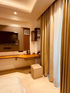 The Serene Stay property in omaxe hazratganj