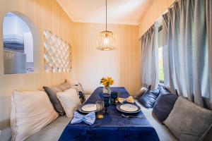 Mika Beach Apartment by Dreamplaces