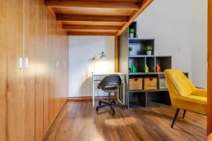 Gliwice Cosy Studio with Mezzanine by BookingHost