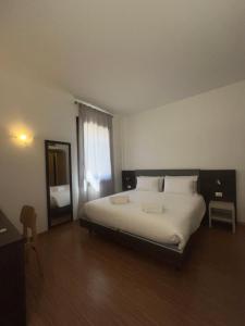 Venice rooms Piazza Ferretto, M9 Museum, Duomo,Teatro Toniolo, Airport, Wi Fi, Central City