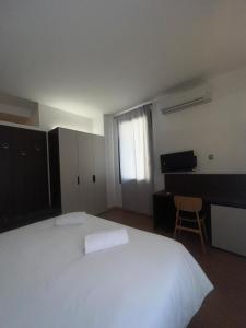 2 Venice rooms Hotel Piazza Ferretto, M9 Museum, Duomo,Teatro Toniolo, Airport, Wi Fi, Central City, Family, Group Friends