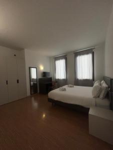 2 Venice rooms Hotel Piazza Ferretto, M9 Museum, Duomo,Teatro Toniolo, Airport, Wi Fi, Central City, Family, Group Friends