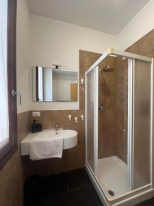 2 Venice rooms Hotel Piazza Ferretto, M9 Museum, Duomo,Teatro Toniolo, Airport, Wi Fi, Central City, Family, Group Friends