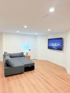 Modern 1BR Close to Major Shopping & Amenities