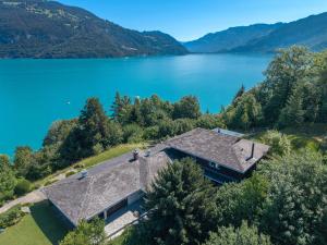 Spacious Lake and Mountain View Villa - 15 min to Interlaken
