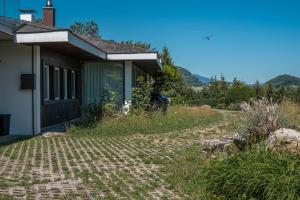 Spacious Lake and Mountain View Villa - 15 min to Interlaken