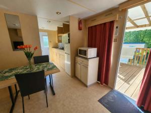 Mobil-Home en pleine campagne avec piscine