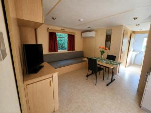 Mobil-Home en pleine campagne avec piscine