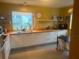 Cozy Family Home with Garden and Free Parking