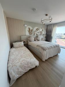 Stylish SuperKing and King Ensuite Bedrooms in Dublin-Free Parking- 15 min Airport