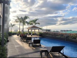 J Radiant Coast Condotel