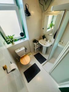 Old Town Art Apartment - 5 Minutes from Main Square