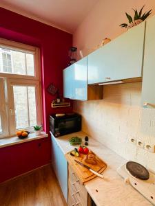 Old Town Art Apartment - 5 Minutes from Main Square