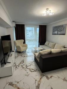 Sol e Mar New 1 Bedroom Apartment 300 m to Beach
