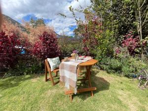 Casa Paqocha Urubamba - Hotel & Garden - Shared Kitchen & Hot Water - Long Stays