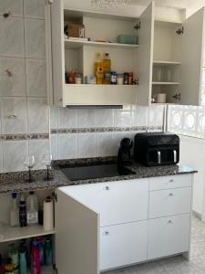 Seaside Retreat With Pool, Free Parking, AC