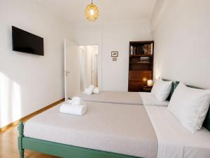 Acropolis Panorama 2BRM Apartment by MΡS