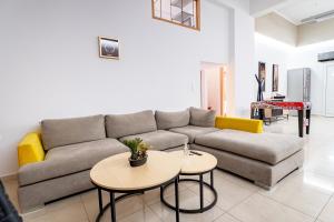 ALMAER Villa
