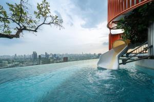 200 m to Metro l High-Floor Unit l Rooftop Pool