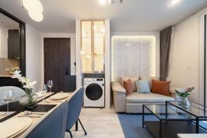 200 m to Metro l High-Floor Unit l Rooftop Pool