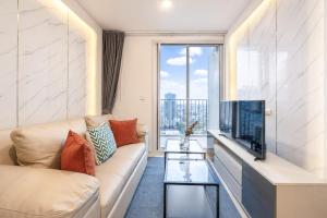 200 m to Metro l High-Floor Unit l Rooftop Pool