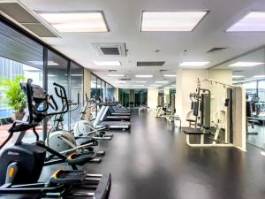 BTS Thong Lo l Large 65 sqm l Pool and Gym l Sontana