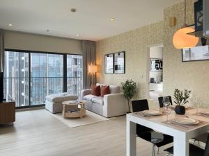 BTS Thong Lo l Large 65 sqm l Pool and Gym l Sontana