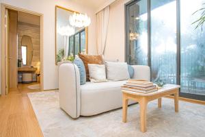 5 Mins to Beach l Cozy 62 sqm l Pool and Gym