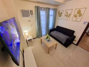 Ample 1BR Balcony -40sqm -4pax -PET -Parking -MOA,PICC,CCP,WTC