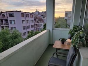City and Beach Skyline 2BR Apartment 5th Floor Walk Up