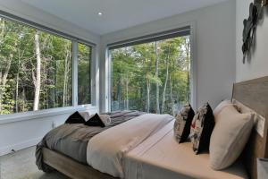 New Family Cottage Tremblant-4 Bdrs W Hot Tub