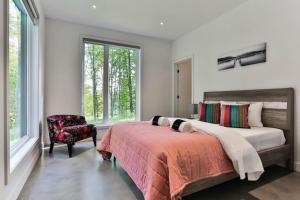 New Family Cottage Tremblant-4 Bdrs W Hot Tub