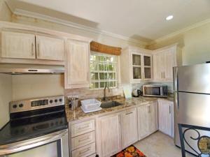 Beachfront South Coast Apartment, Great Location!